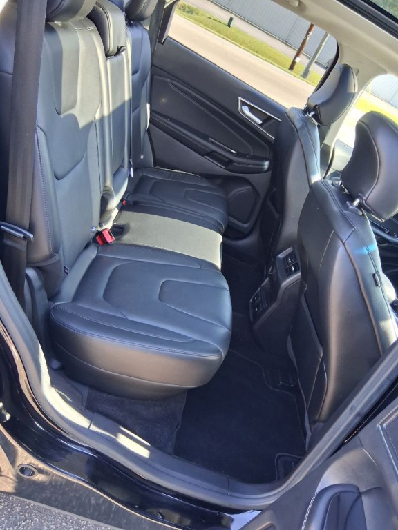 2016 Ford Edge Image 13