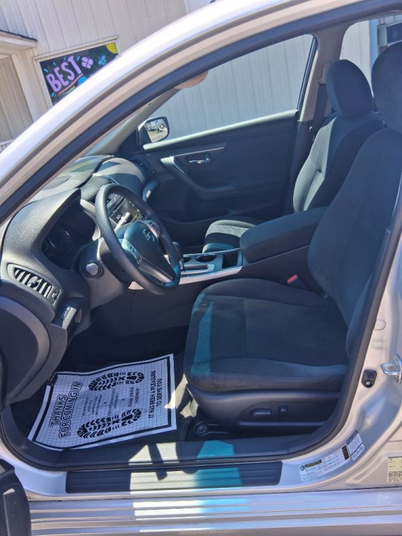 2015 Nissan Altima Image 8