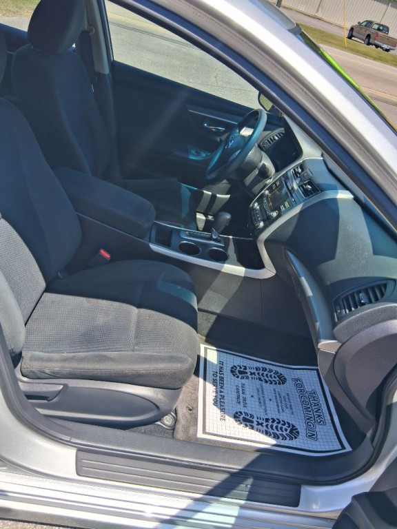 2015 Nissan Altima Image 16