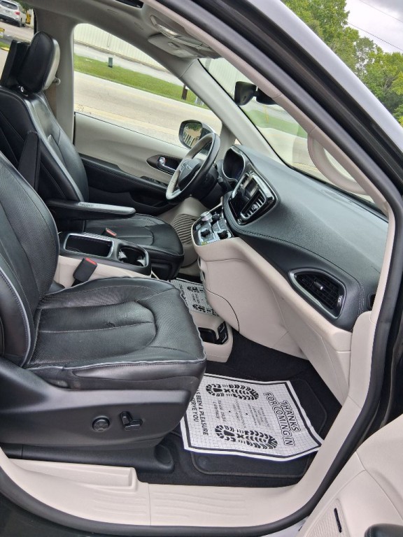 2019 Chrysler Pacifica Image 8