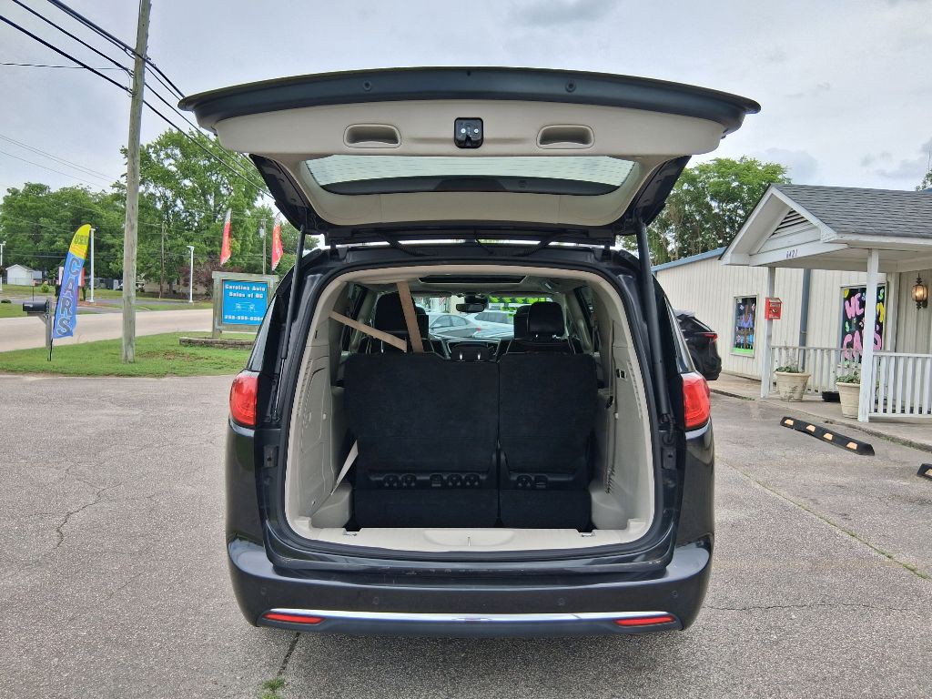 2019 Chrysler Pacifica Image 16