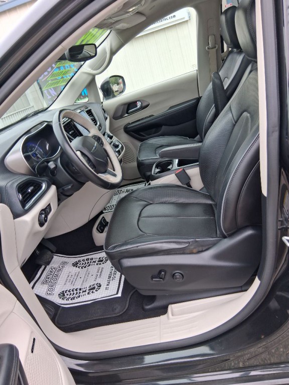 2019 Chrysler Pacifica Image 17