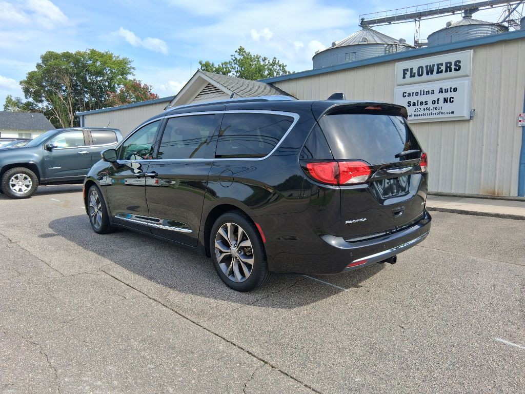 2017 Chrysler Pacifica Image 1