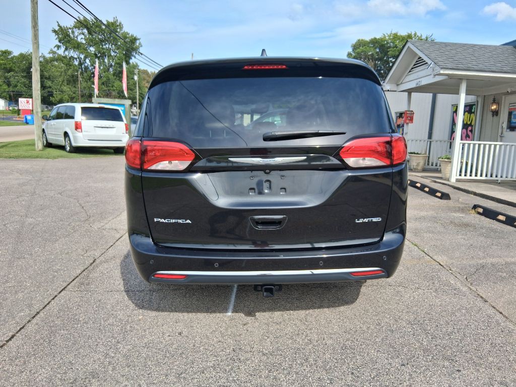 2017 Chrysler Pacifica Image 2