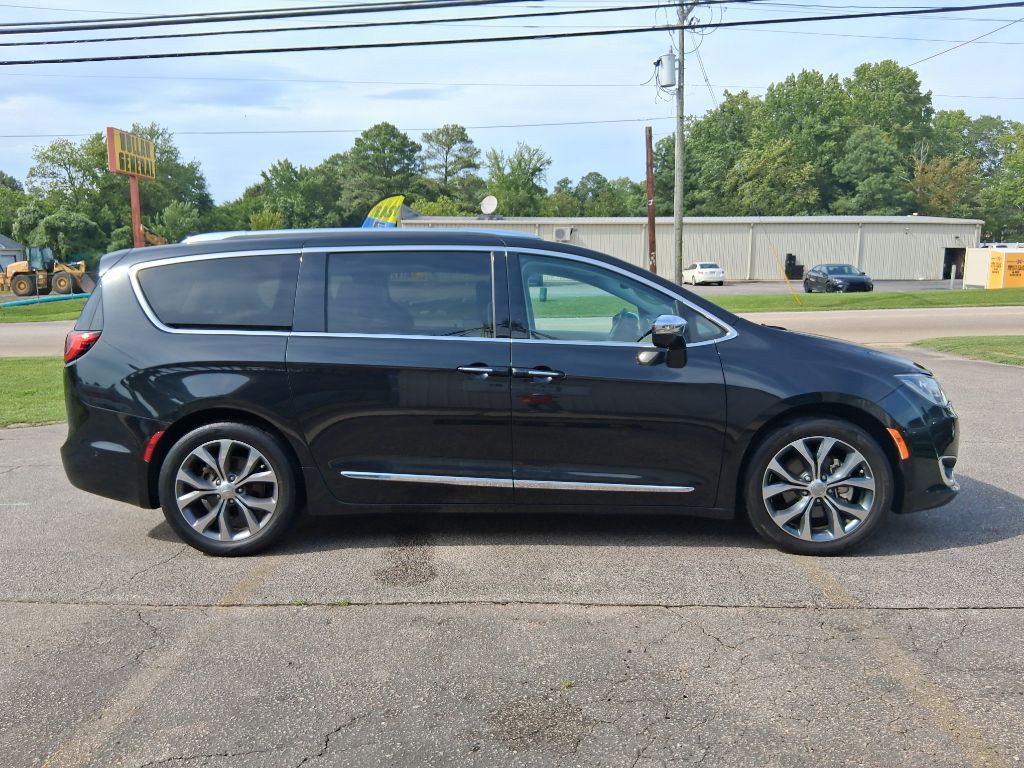 2017 Chrysler Pacifica Image 6