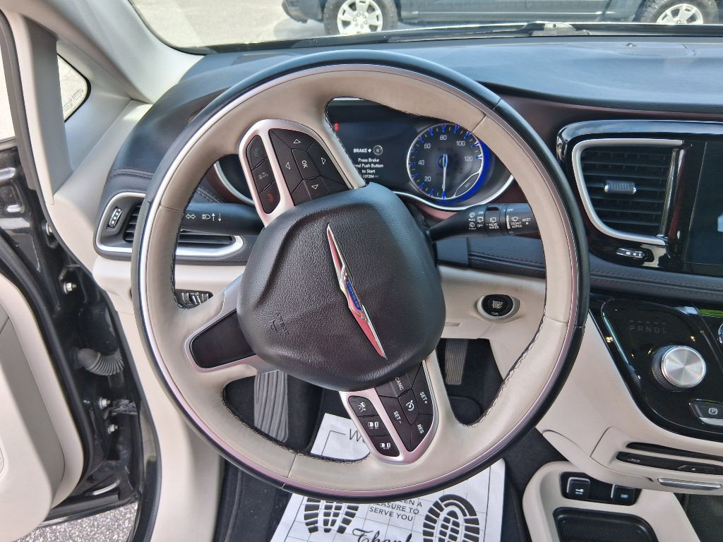 2017 Chrysler Pacifica Image 8