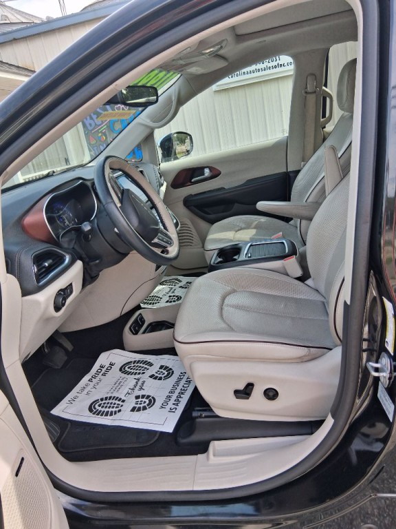 2017 Chrysler Pacifica Image 10