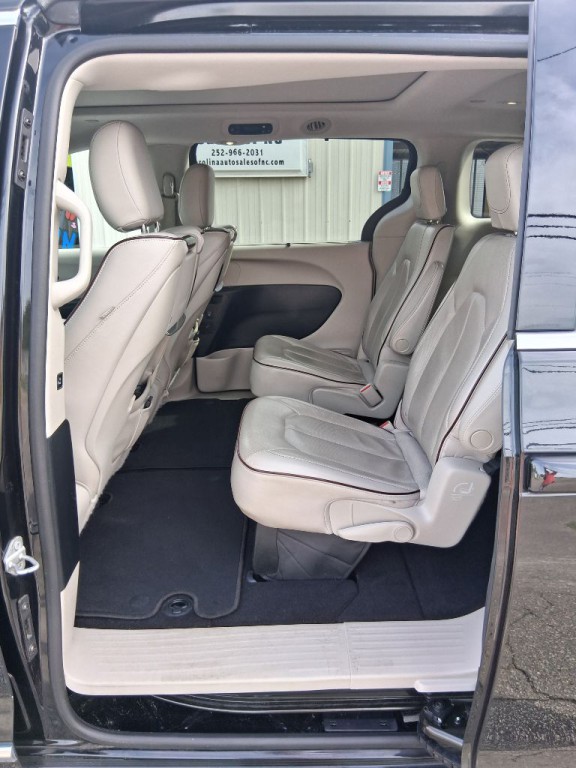 2017 Chrysler Pacifica Image 12