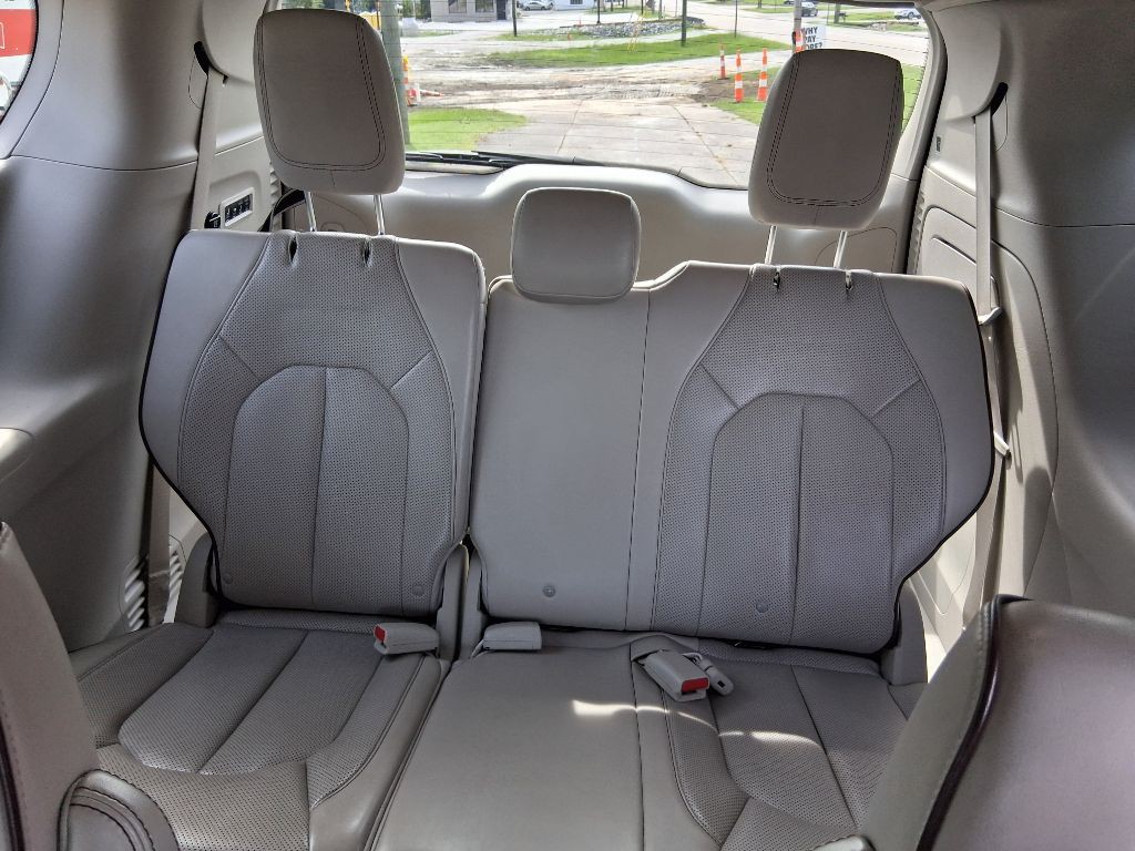 2017 Chrysler Pacifica Image 13