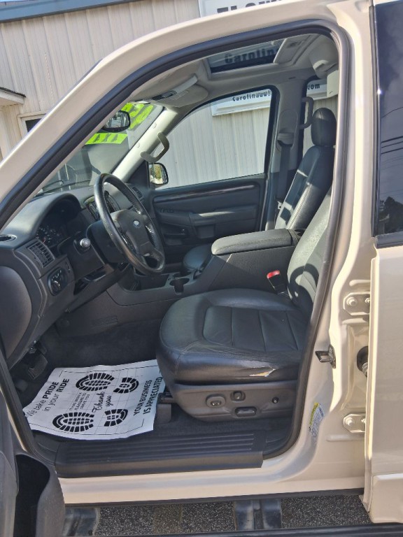 2005 Ford Explorer Image 10