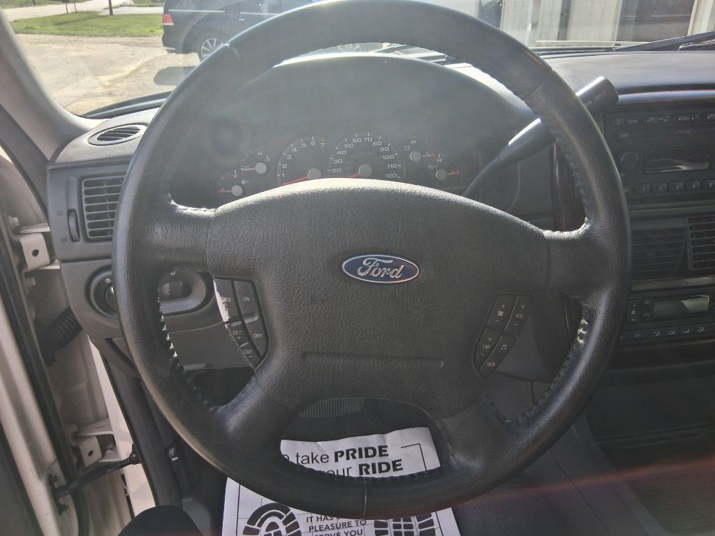 2005 Ford Explorer Image 12