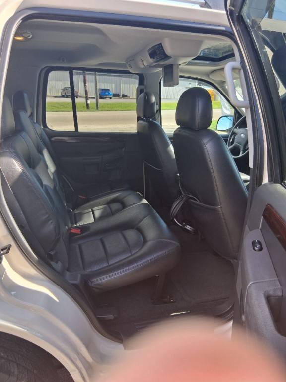 2005 Ford Explorer Image 16