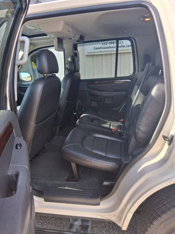 2005 Ford Explorer Image 17