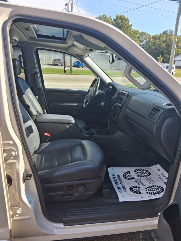 2005 Ford Explorer Image 19