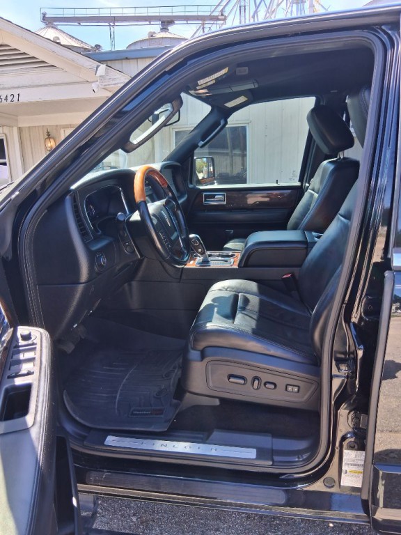2016 Lincoln Navigator Image 8