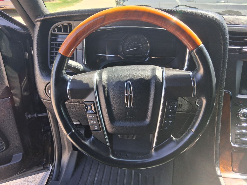 2016 Lincoln Navigator Image 10