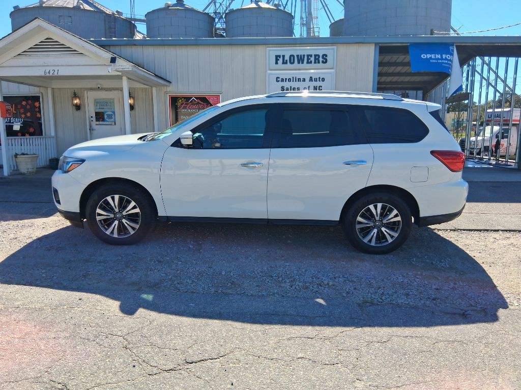 2017 Nissan Pathfinder Image 1
