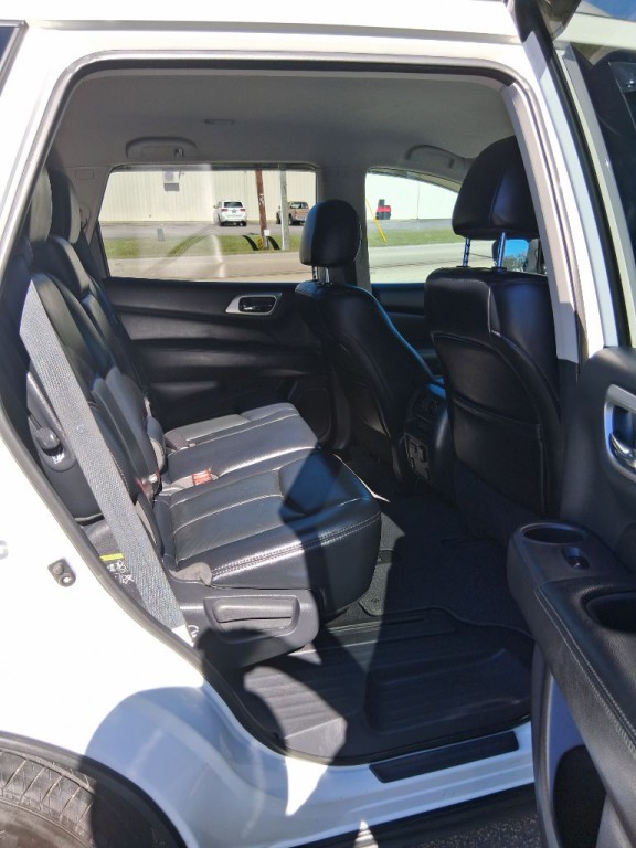 2017 Nissan Pathfinder Image 8