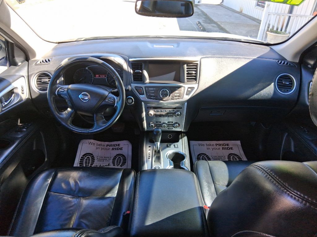 2017 Nissan Pathfinder Image 11