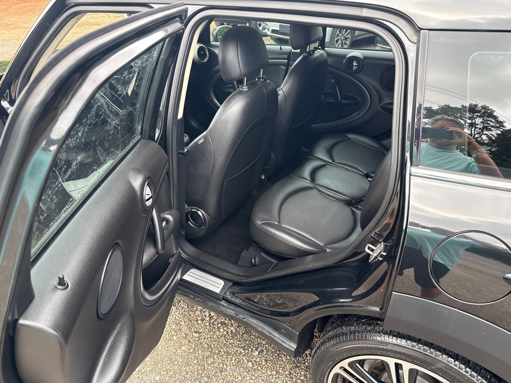 2012 MINI Countryman Image 11