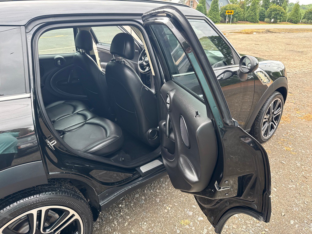 2012 MINI Countryman Image 12