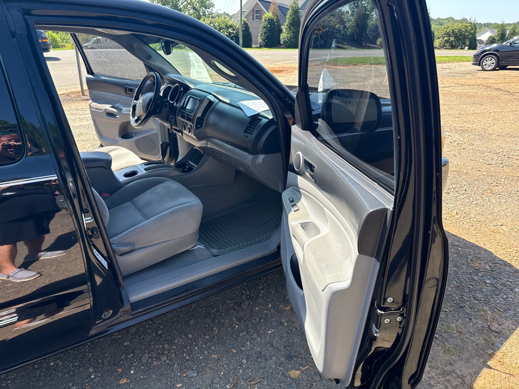2011 Toyota Tacoma Image 12