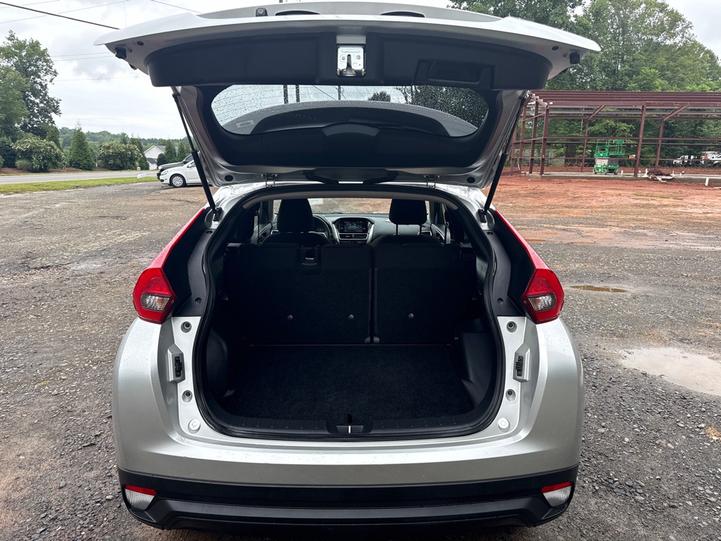 2020 Mitsubishi Eclipse Image 9
