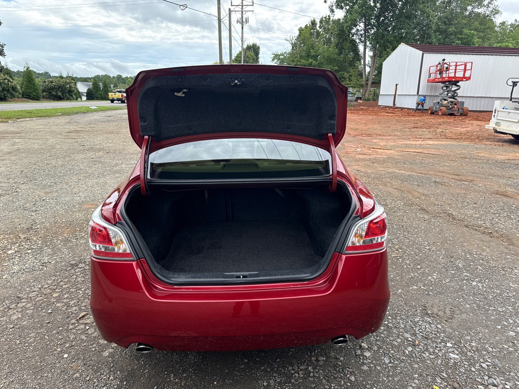 2015 Nissan Altima Image 9