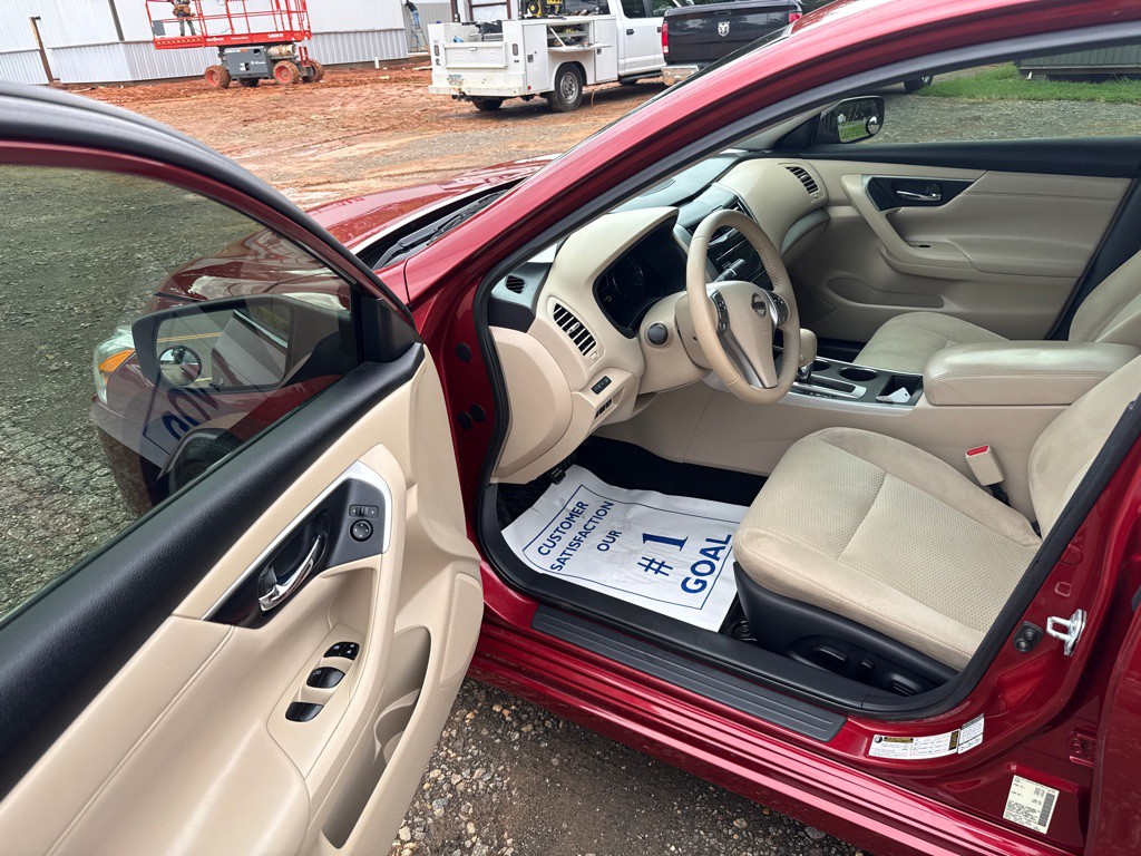 2015 Nissan Altima Image 10