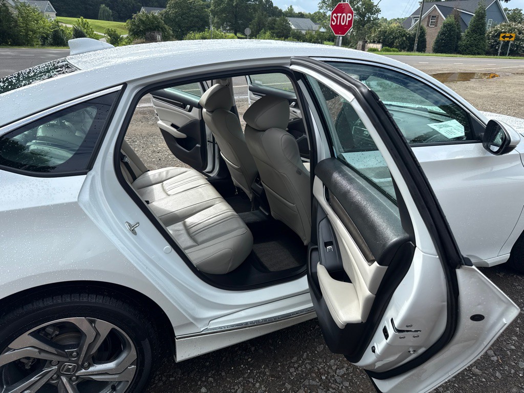 2019 Honda Accord Image 12