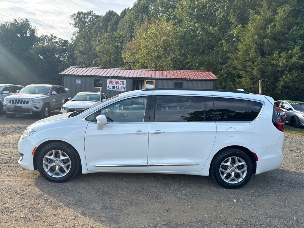 2017 Chrysler Pacifica Image 1