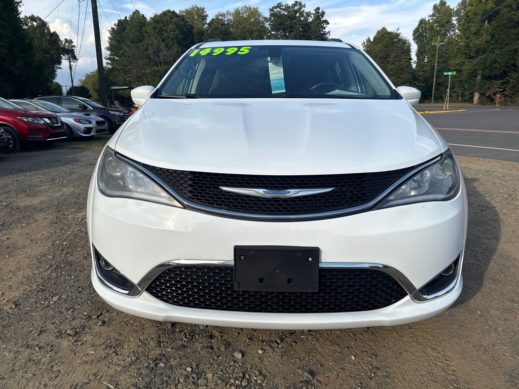 2017 Chrysler Pacifica Image 3