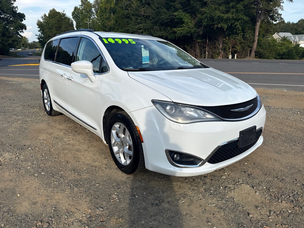 2017 Chrysler Pacifica Image 4