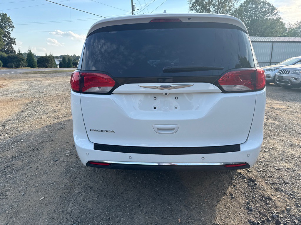 2017 Chrysler Pacifica Image 7