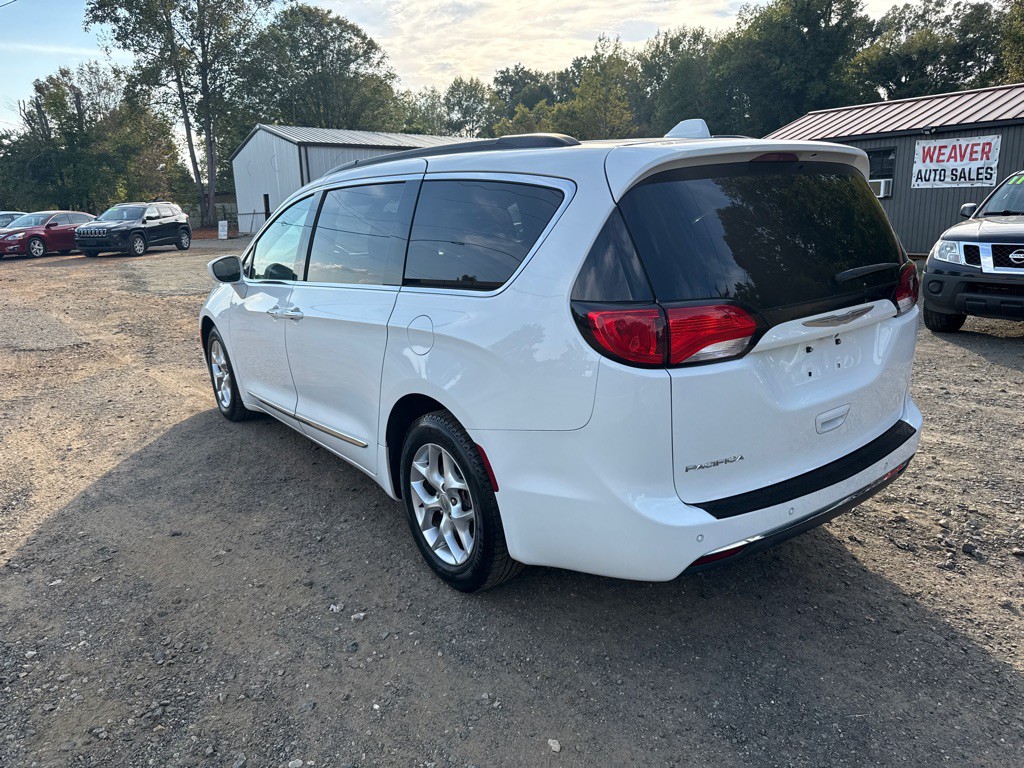 2017 Chrysler Pacifica Image 8