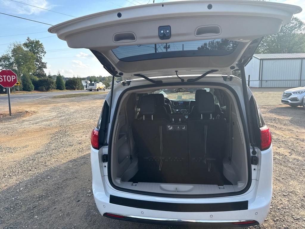 2017 Chrysler Pacifica Image 9