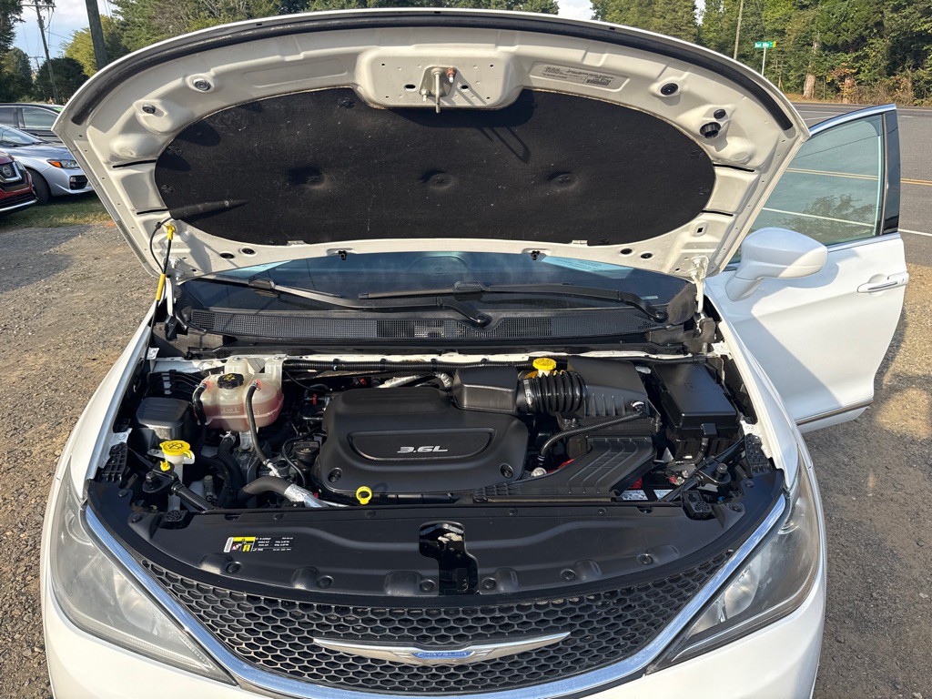 2017 Chrysler Pacifica Image 15