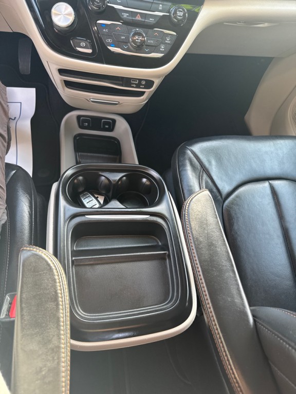 2017 Chrysler Pacifica Image 18