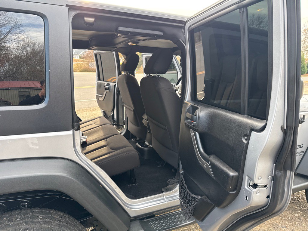 2015 Jeep Wrangler Unlimited Image 12