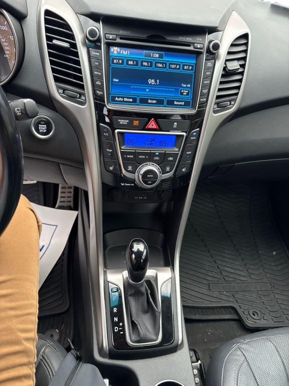 2013 Hyundai Elantra Image 16