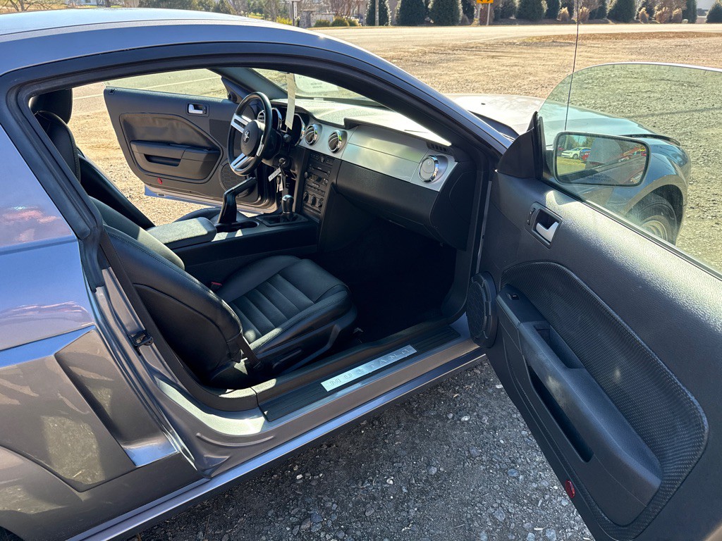 2006 Ford Mustang Image 12