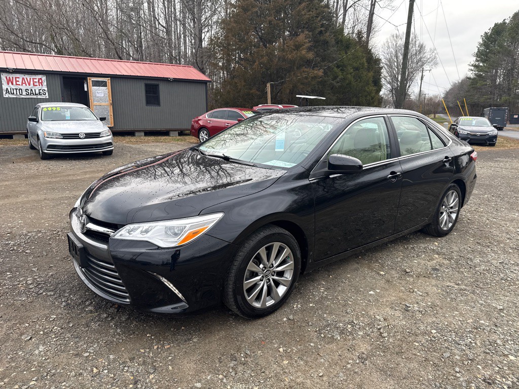 2015 Toyota Camry Image 2