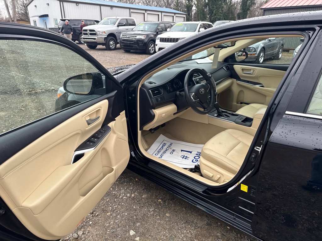 2015 Toyota Camry Image 9