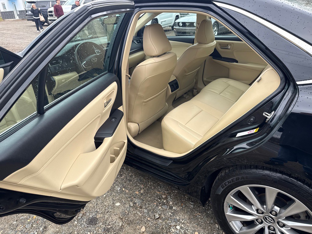 2015 Toyota Camry Image 10