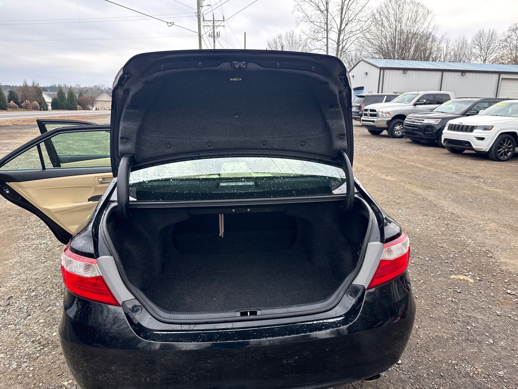 2015 Toyota Camry Image 11