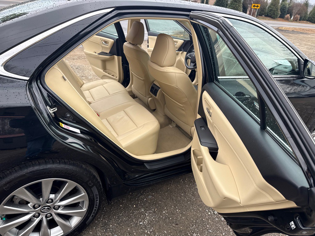 2015 Toyota Camry Image 12