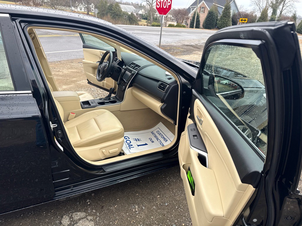 2015 Toyota Camry Image 13