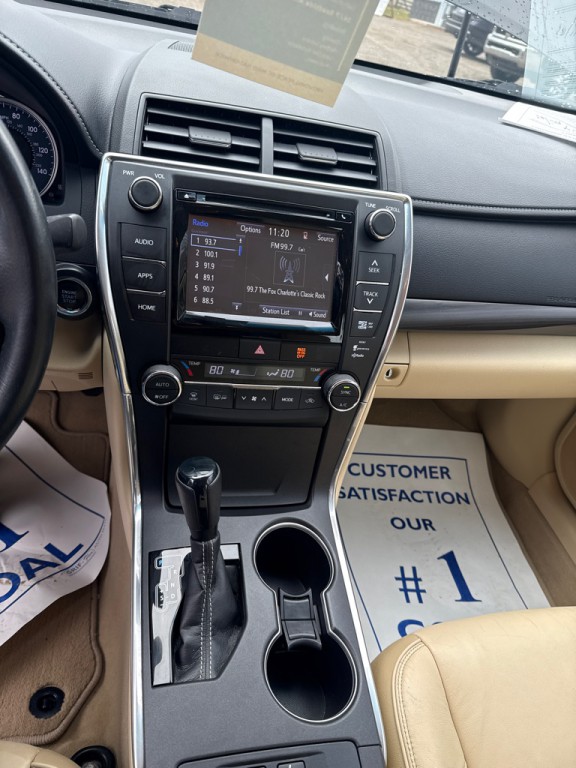 2015 Toyota Camry Image 16