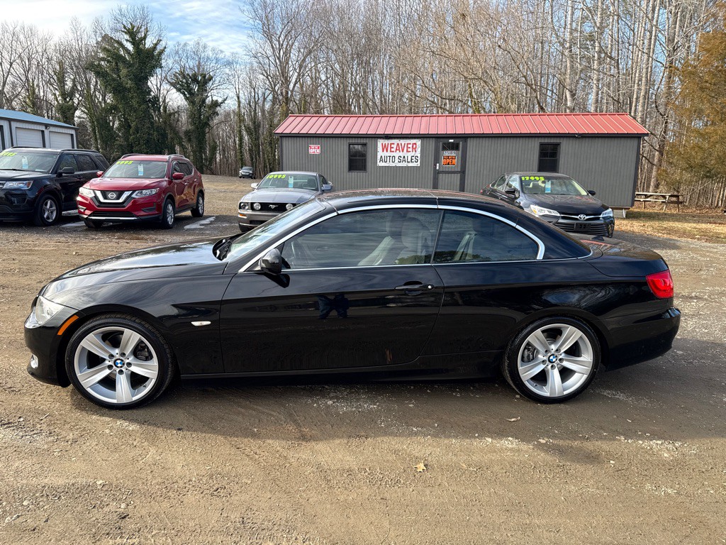 2011 BMW 3 Series Image 1