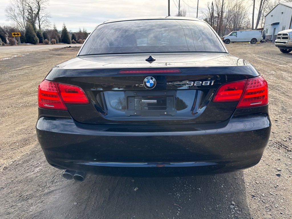 2011 BMW 3 Series Image 7